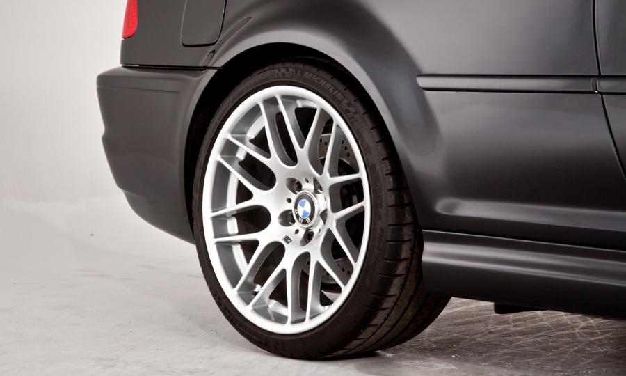 Логотип BMW M3 CSL Coupe 2003 года  (UK) (фото 7 из 29)